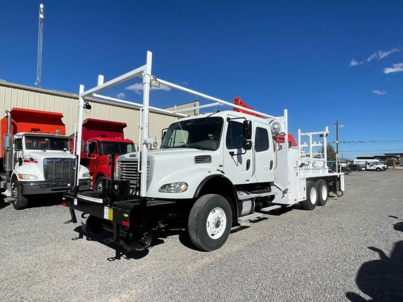 Grua con sistema de vías del tren